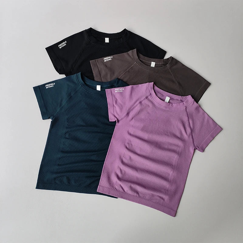 Short-Sleeved Stretch T-Shirt with Round Collar