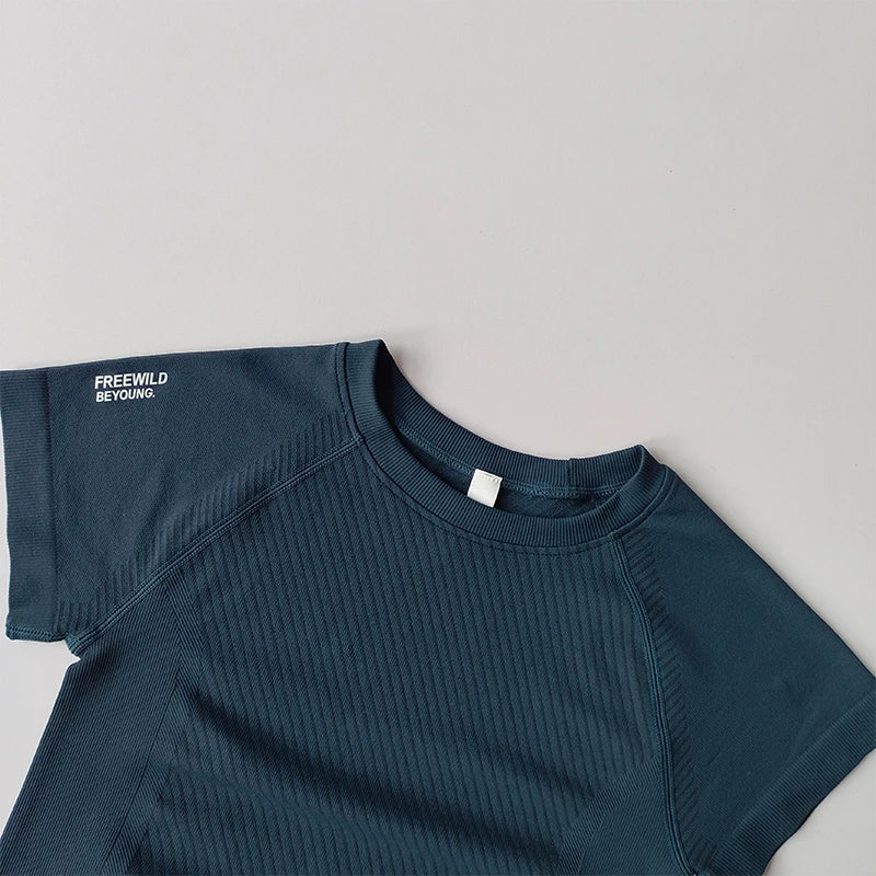 Short-Sleeved Stretch T-Shirt with Round Collar