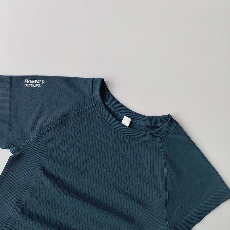 Short-Sleeved Stretch T-Shirt with Round Collar